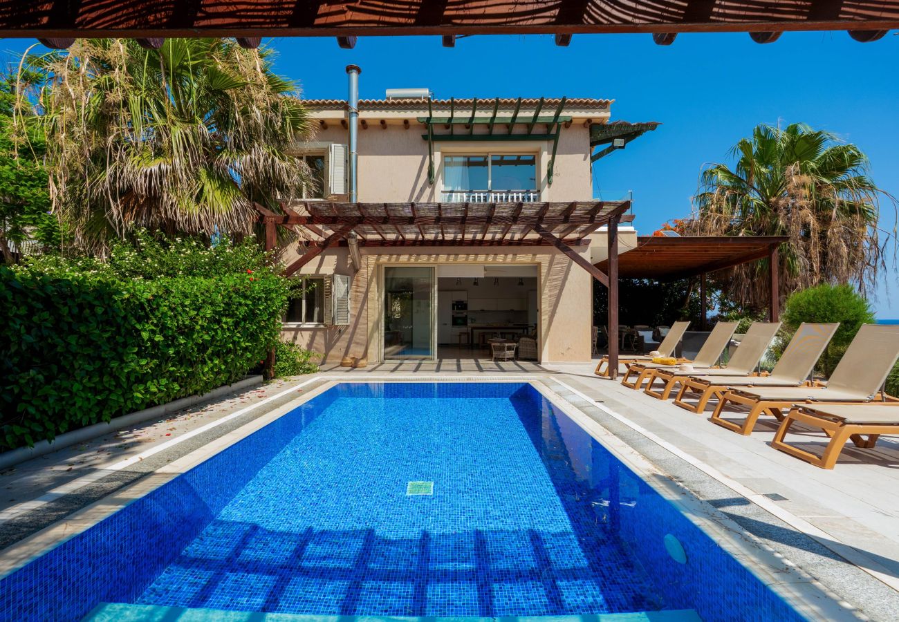 Villa à Protaras - Artisan Seafront Villa - Treehouse