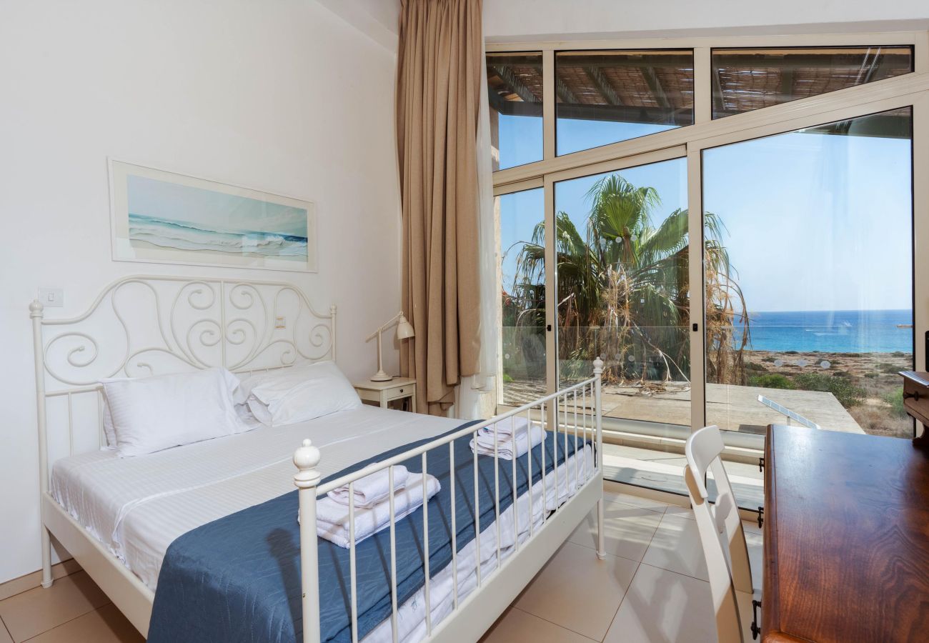 Villa à Protaras - Artisan Seafront Villa - Treehouse