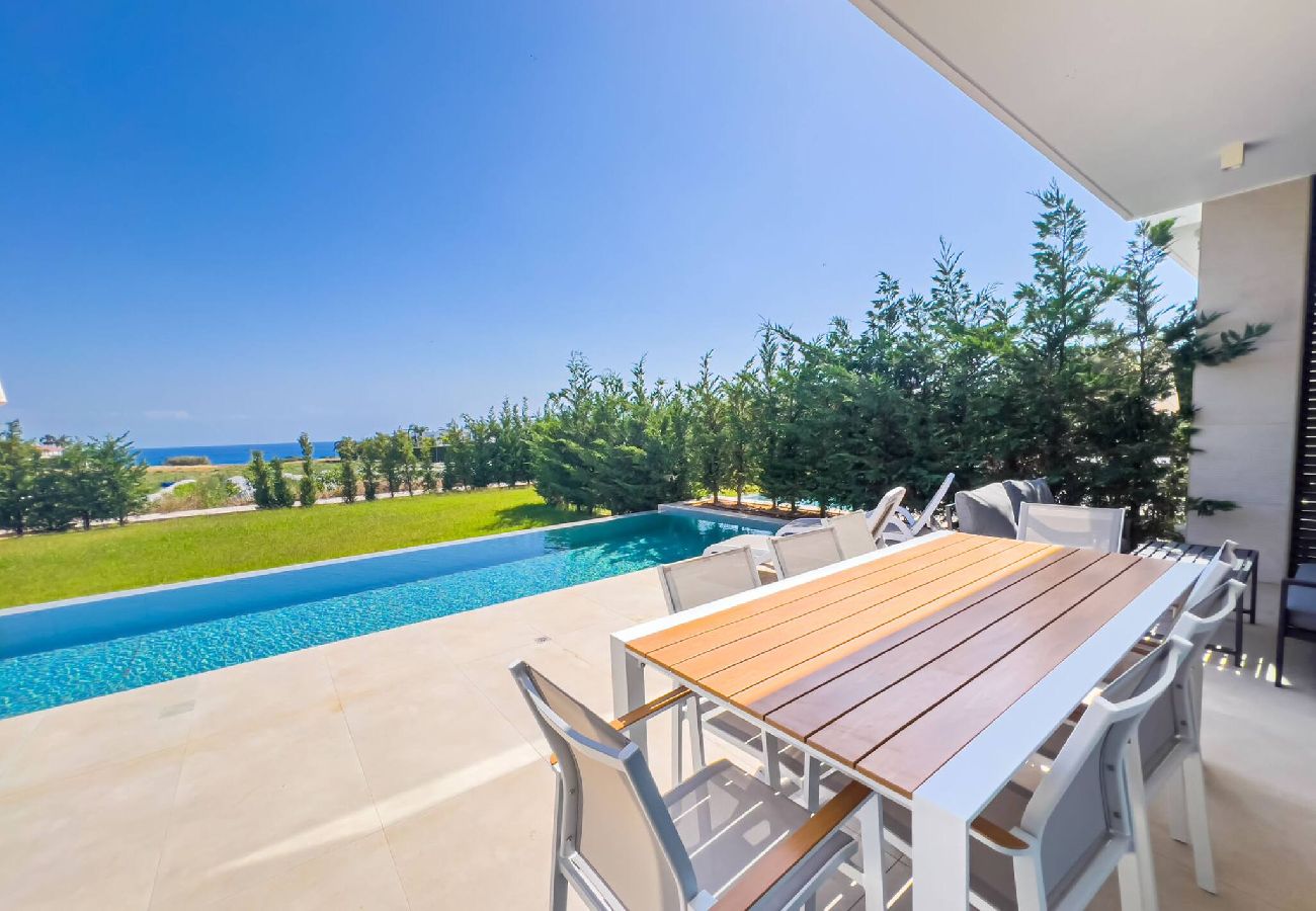 Villa i Protaras - Azure Breeze Villa
