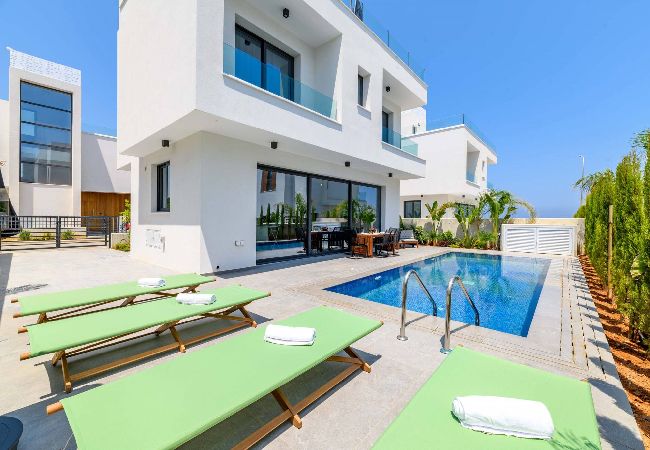 Villa i Protaras - By The Beach - Nova Seaview Villa