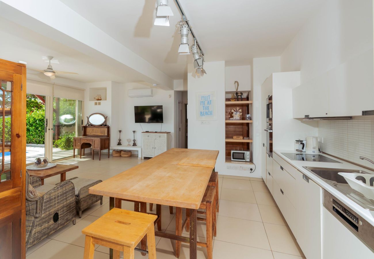 Villa i Protaras - Artisan Seafront Villa - Treehouse