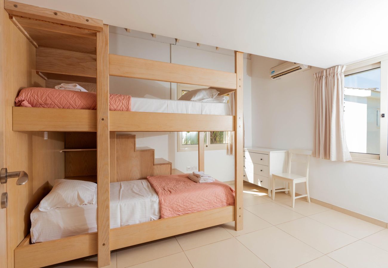 Villa i Protaras - Artisan Seafront Villa - Treehouse