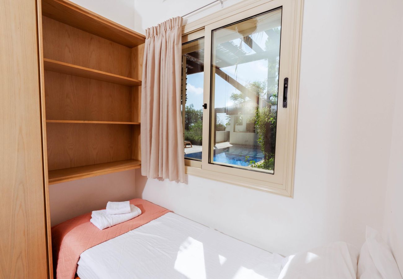 Villa i Protaras - Artisan Seafront Villa - Treehouse