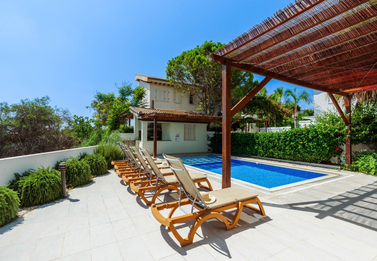 Villa i Protaras - Artisan Seafront Villa - Treehouse