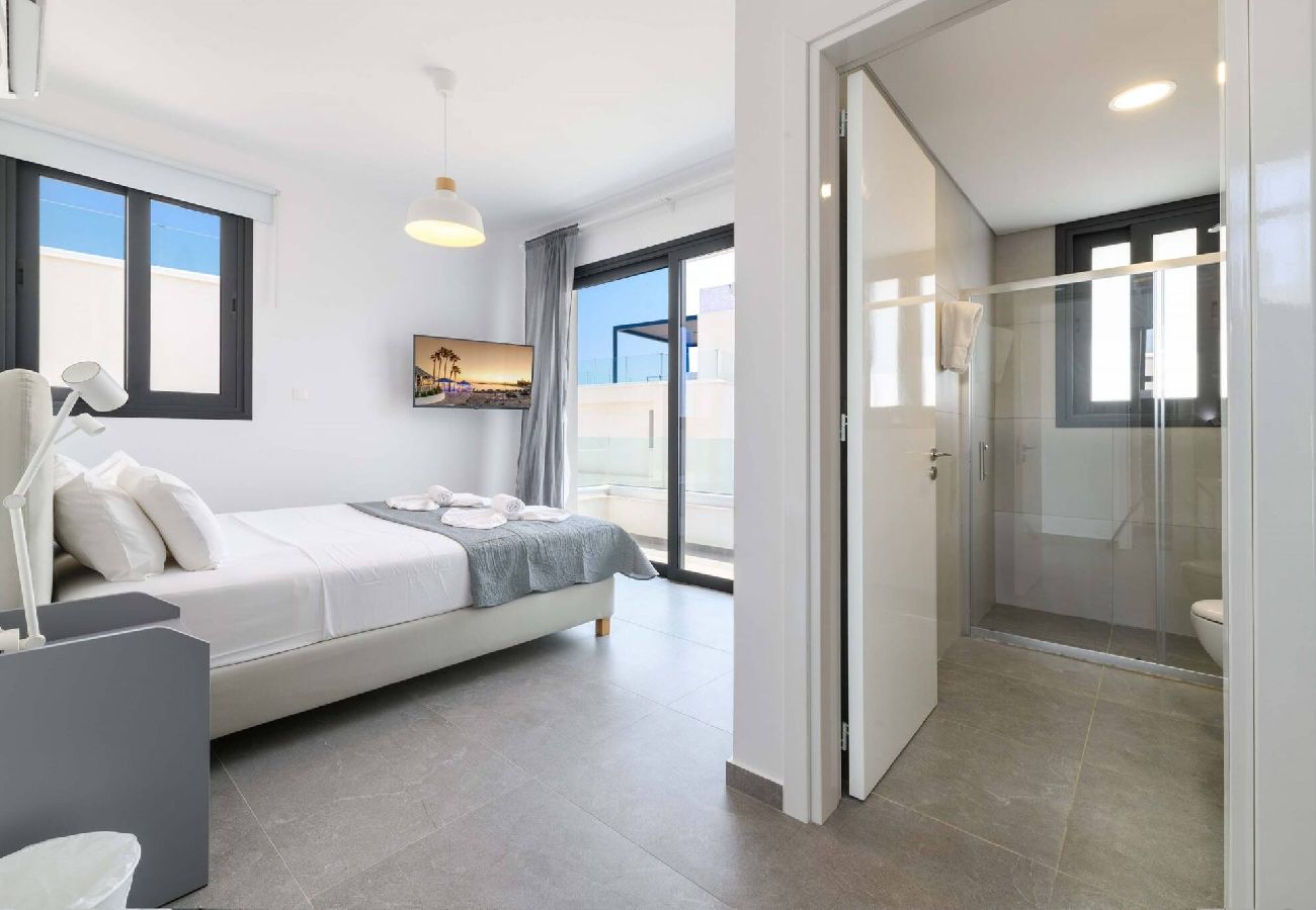 Willa w Protaras - By The Beach - Nova Seaview Villa