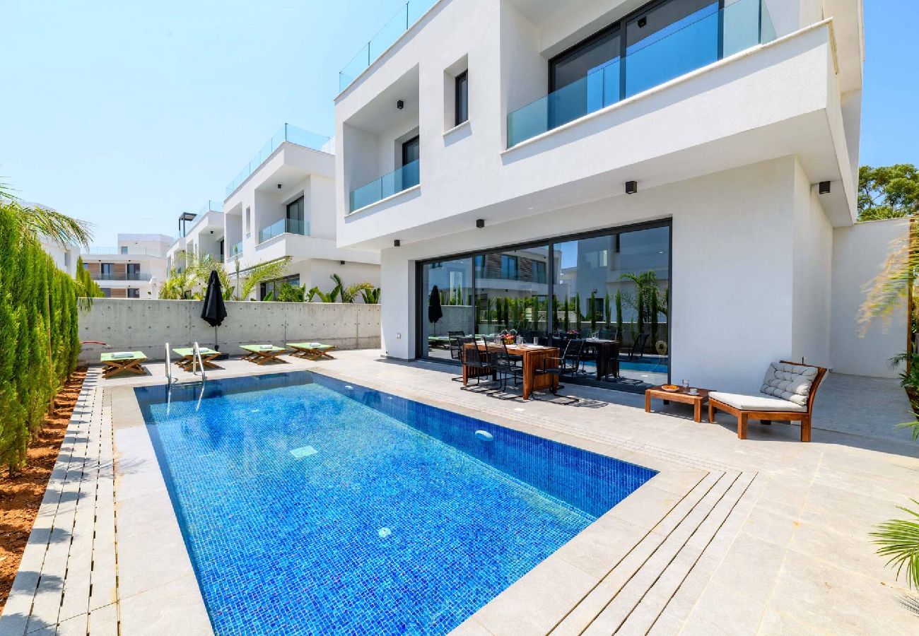 Willa w Protaras - By The Beach - Nova Seaview Villa