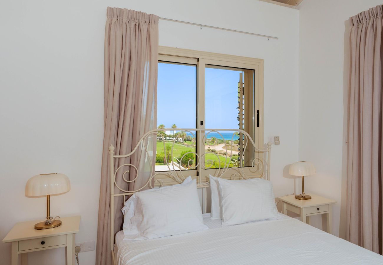 Willa w Protaras - Artisan Seafront Villa - Escape