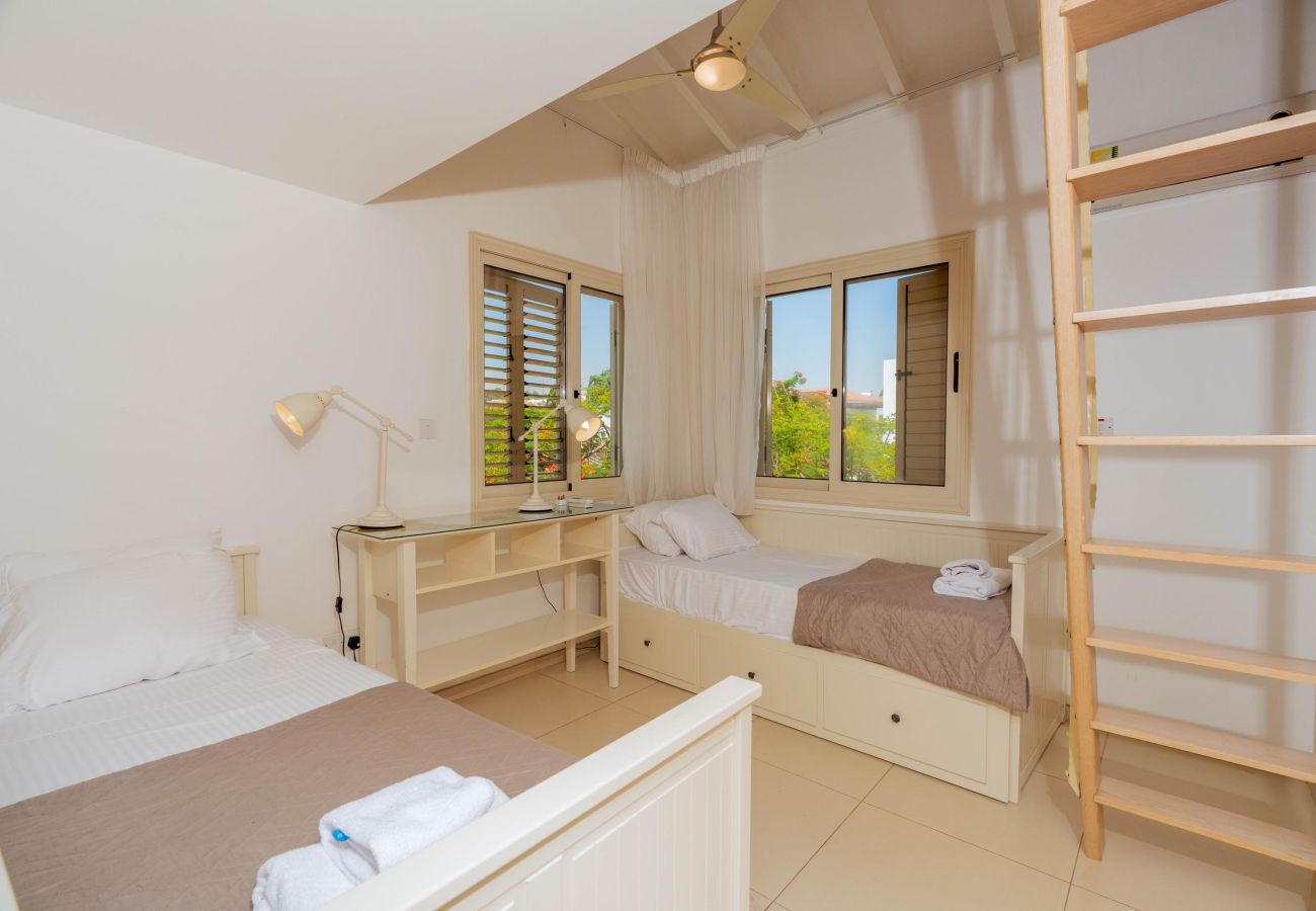 Willa w Protaras - Artisan Seafront Villa - Escape