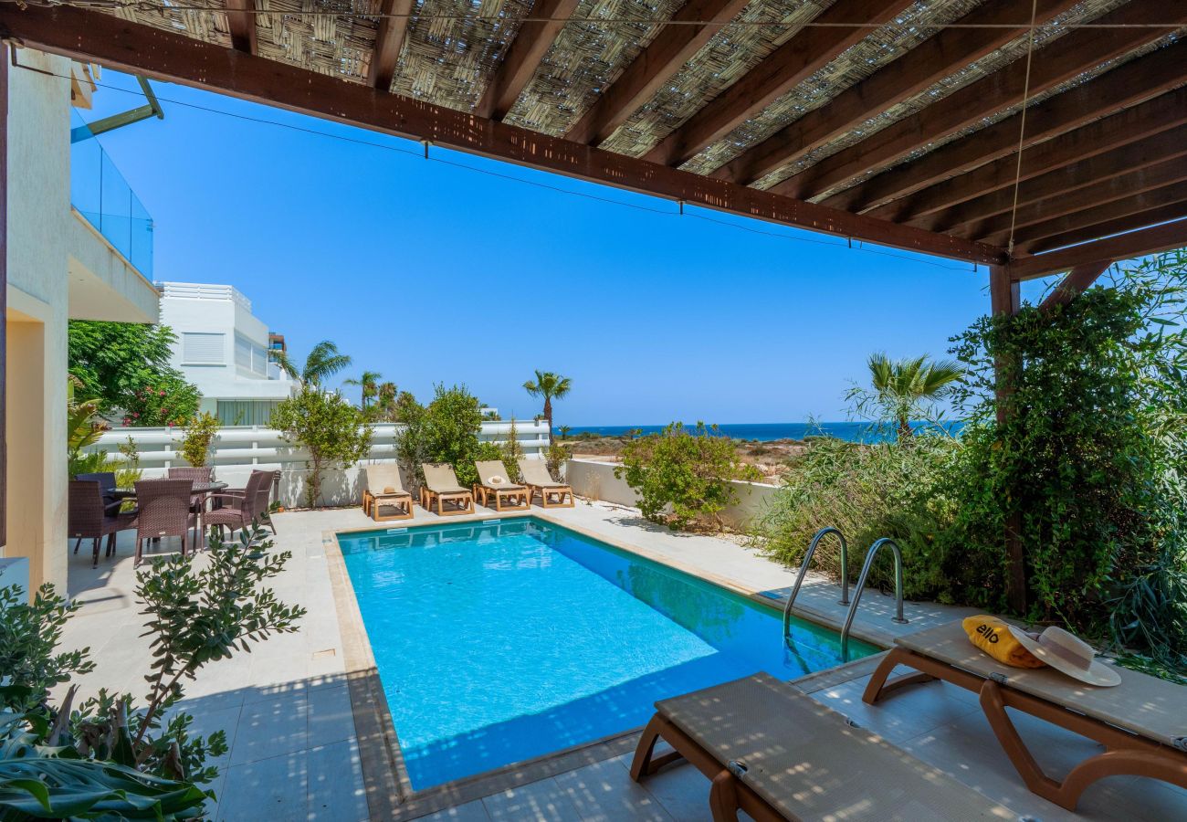 Willa w Protaras - Artisan Seafront Villa - Escape