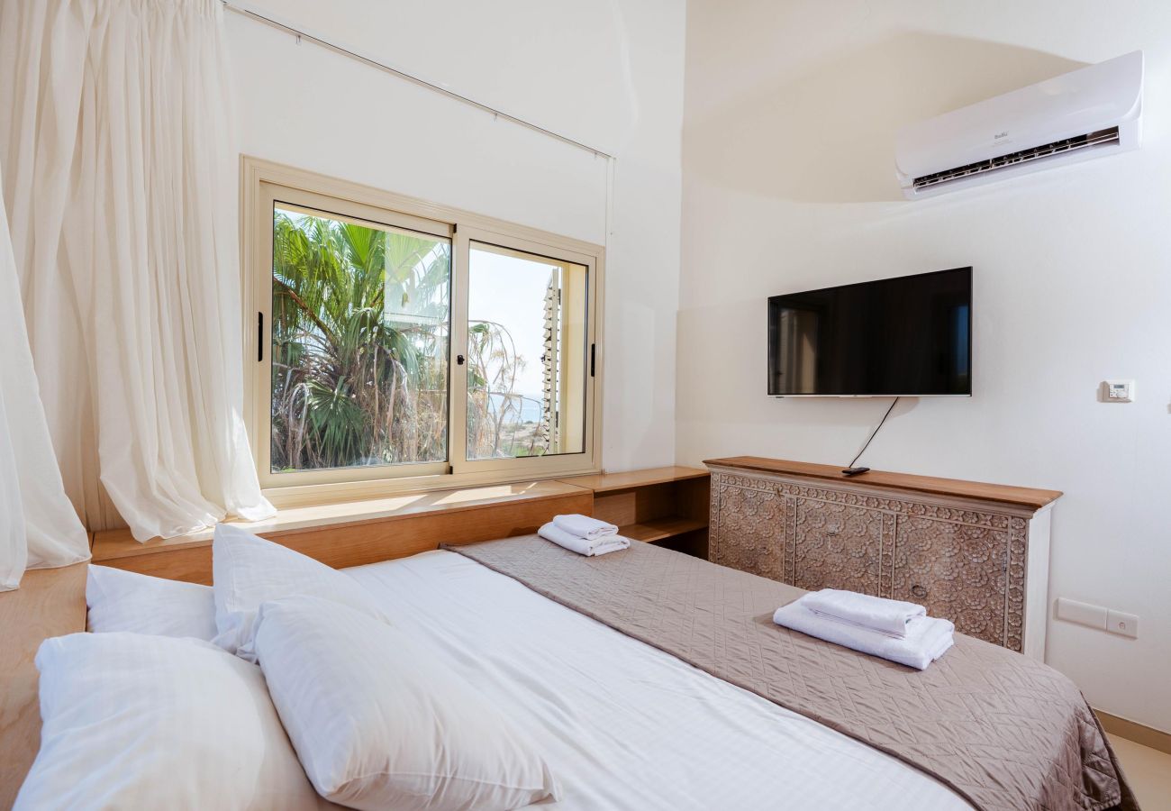 Willa w Protaras - Artisan Seafront Villa - Treehouse
