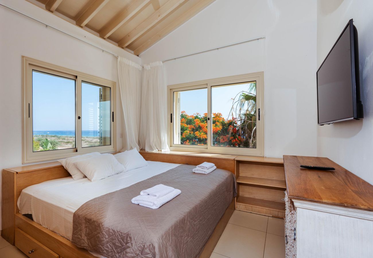 Villa in Protaras - Artisan Seafront Villa - Treehouse