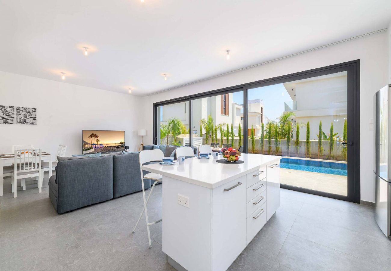 Вилла на Protaras - By The Beach - Nova Seaview Villa