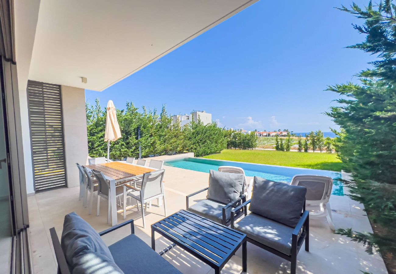 Villa i Protaras - Azure Breeze Villa