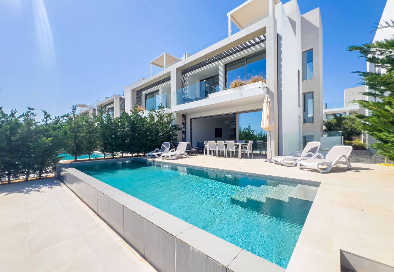 Villa i Protaras - Azure Breeze Villa