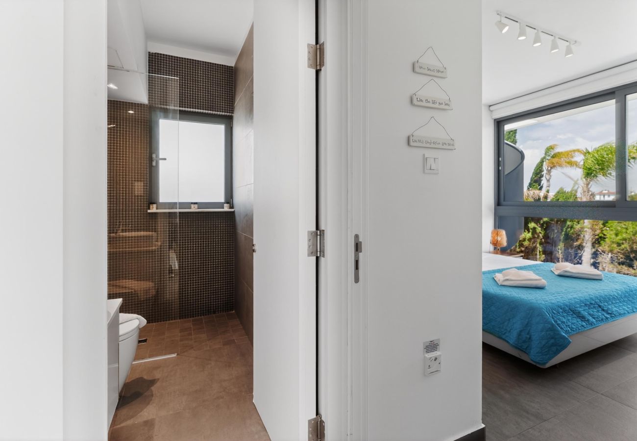 Villa i Protaras - Azzurra Seafront Villa