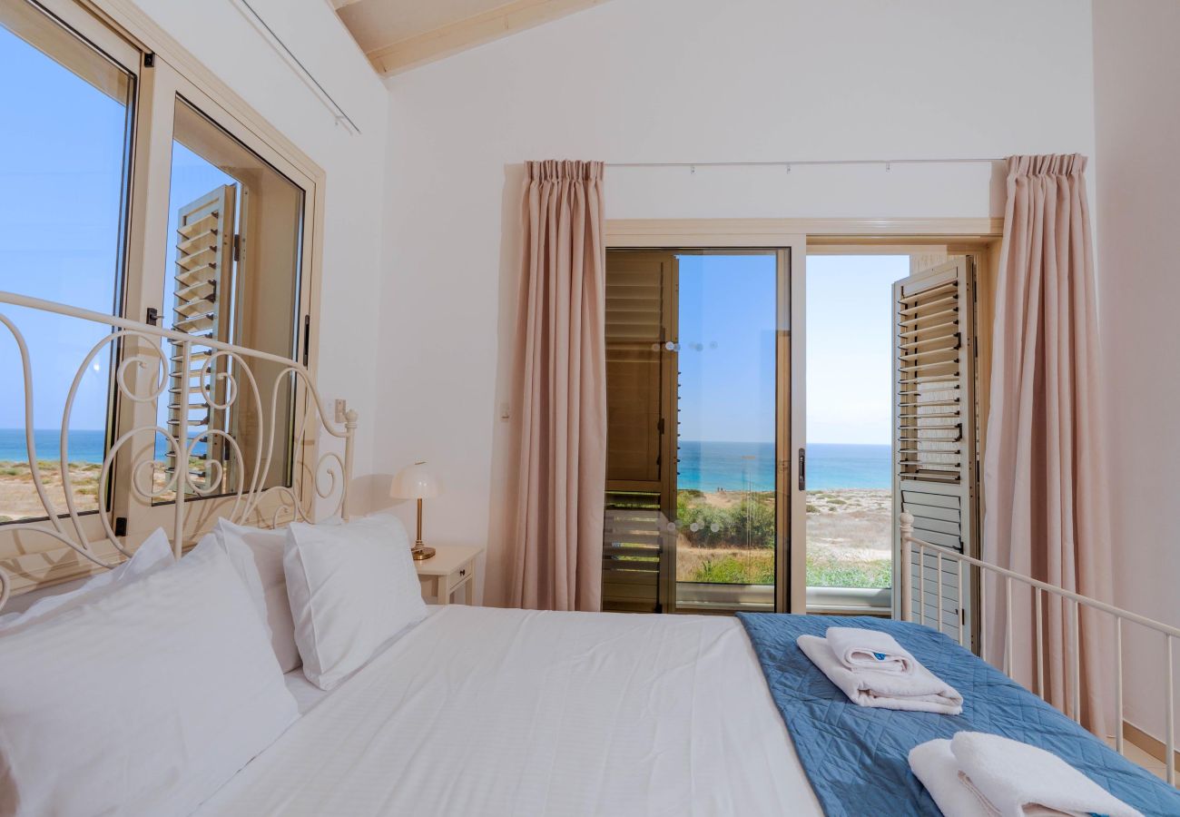 Villa i Protaras - Artisan Seafront Villa - Escape