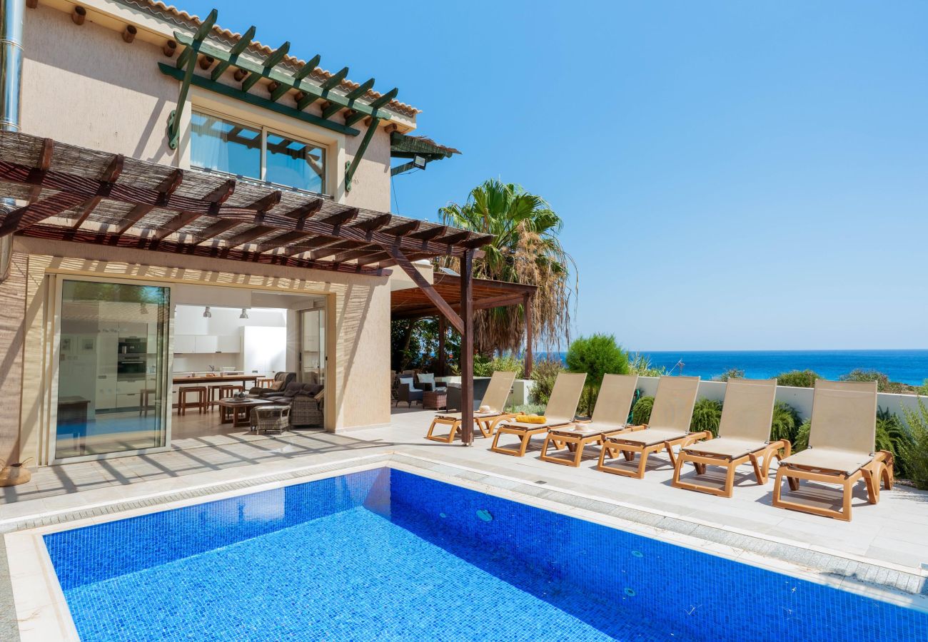 Villa i Protaras - Artisan Seafront Villa - Treehouse